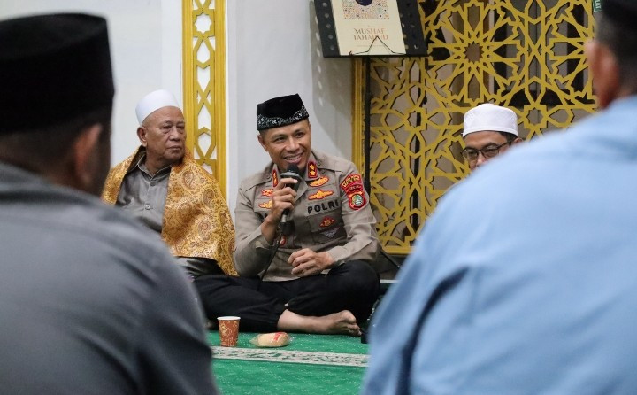 Wakapolres Metro Bekasi Kota Laksanakan Sholat Subuh Keliling, Ajak Masyarakat Bersama Jaga Kamtibmas