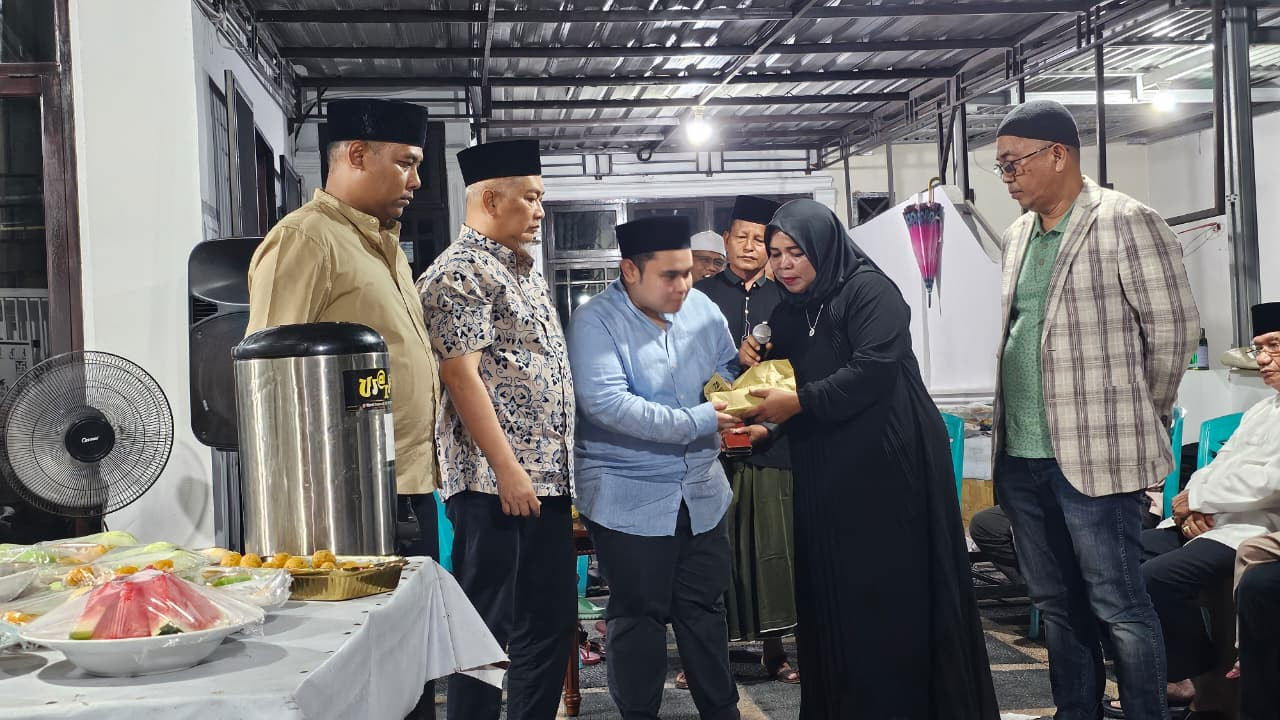 PWI Pusat Serahkan Uang Duka untuk Keluarga Almarhum Zulmansyah Sekedang di Pekanbaru