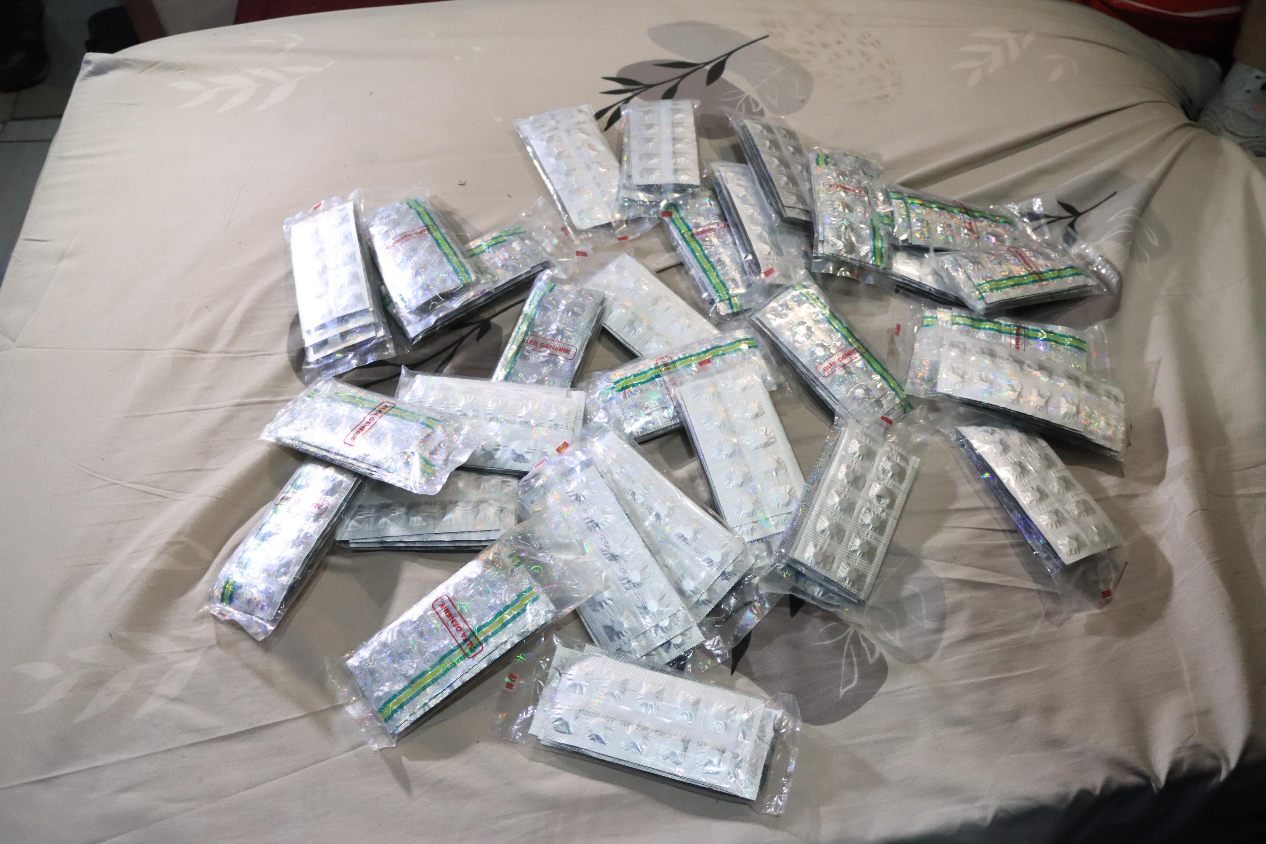 Kapolres Bekasi Kota Pimpin OKJ di Sasak, Dua Pengedar dan 2.900 Obat Keras Diamankan