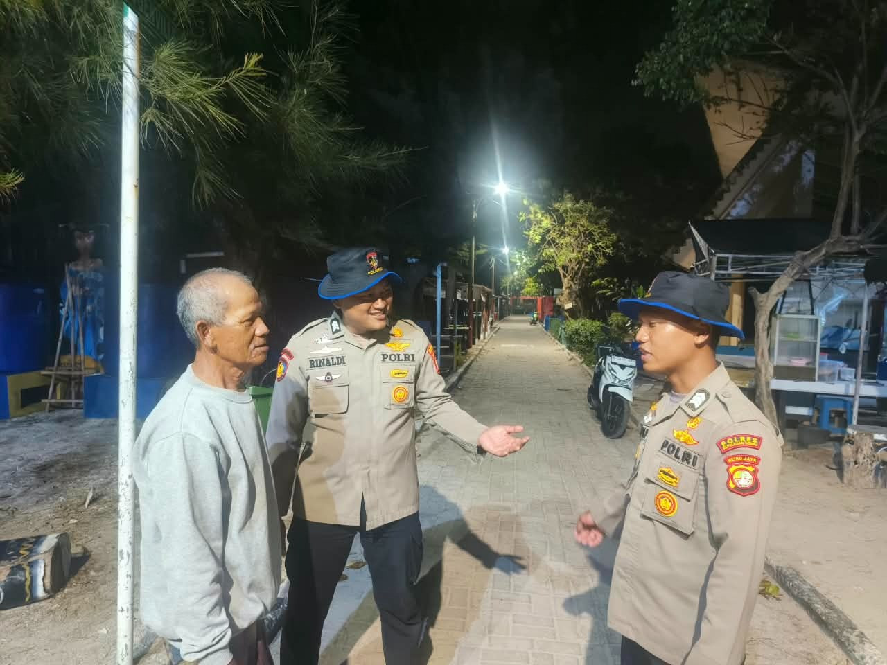Jakarta On The Spot, Patroli Malam Laut Satpolairud Sambangi Penjaga Pulau dan Sosialisasikan Layanan Polisi 110