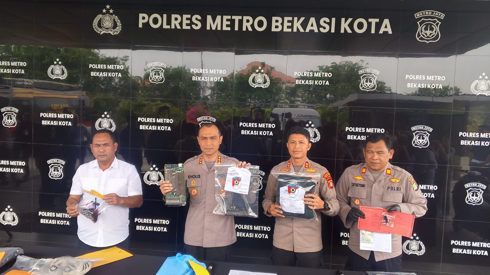 Polres Metro Bekasi Kota Ungkap 6 Kasus Kriminal, 11 Tersangka Diamankan