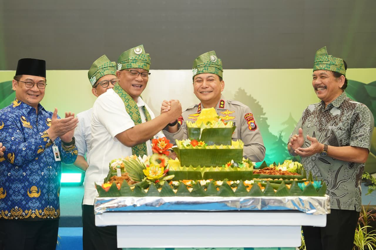 Berkunjung ke Mapolda Riau, Menteri Lingkungan Hidup Dorong Replikasi Green Policing Secara Nasional