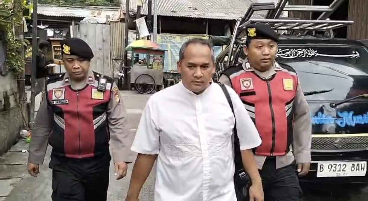 Polisi Gelar Patroli Jalan Kaki di Pademangan, Perkuat Program “Jaga Lingkungan” dan Antisipasi Gangguan Kamtibmas