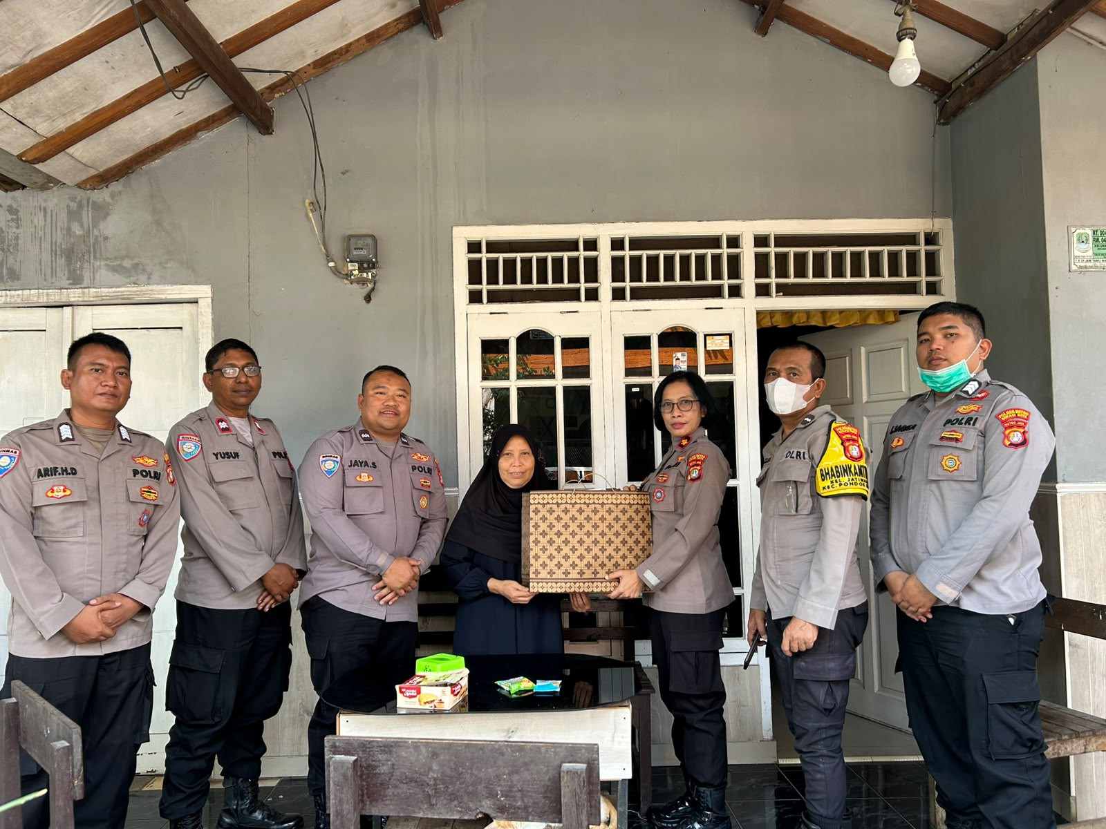 Perkuat Keamanan Lingkungan, Polisi Ajak Warga Jatiwarna Aktifkan Siskamling