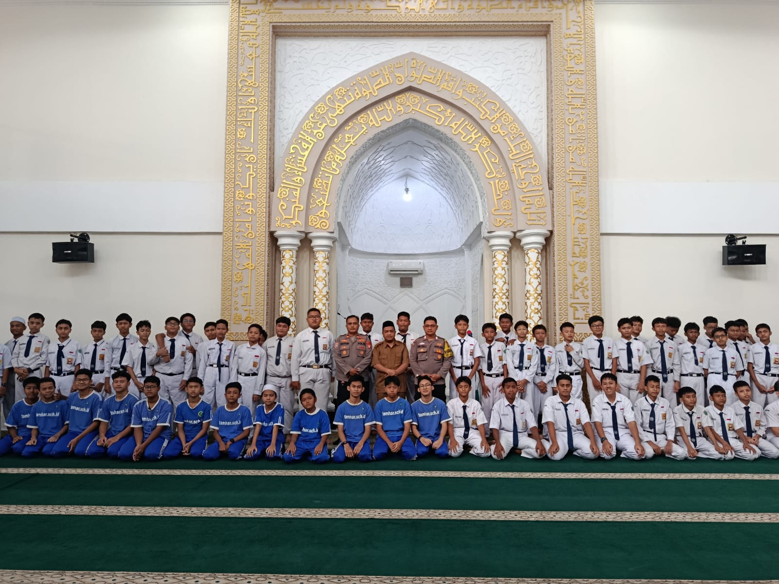 Polsek Medan Satria Laksanakan Penyuluhan dan Sambang Sekolah di SMP Taman Harapan