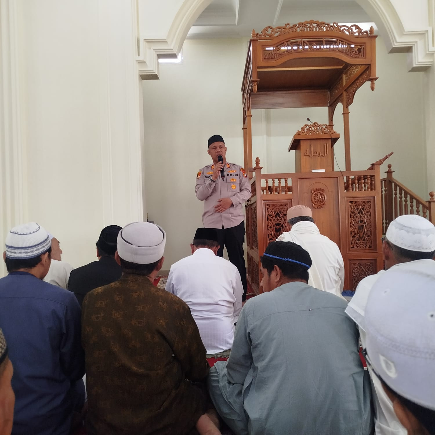 Jaga Jakarta On The Spot, Kapolsek Pondok Gede Sampaikan Pesan Kamtibmas Setelah Sholat Jumat di Jaticempaka