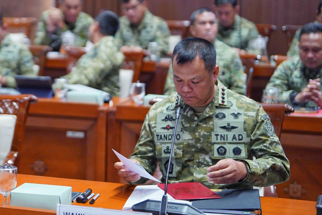 Wapang TNI Dampingi Menhan RI dalam Rapat Kerja Bersama Komisi I DPR RI