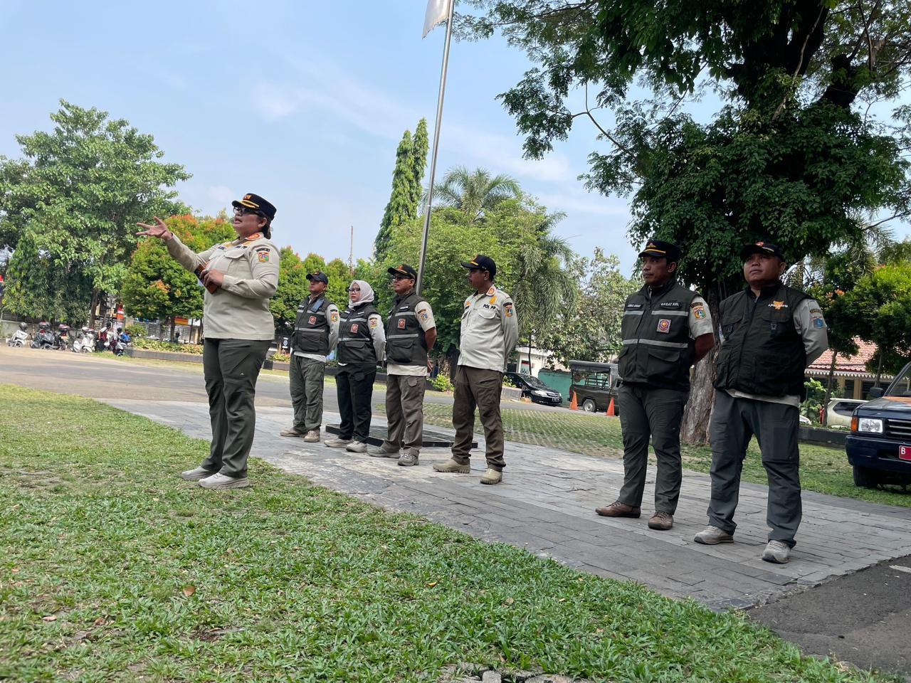 Satpol PP Cilincing Tertibkan PKL di Marunda, Tegaskan Penegakan Aturan Secara Humanis
