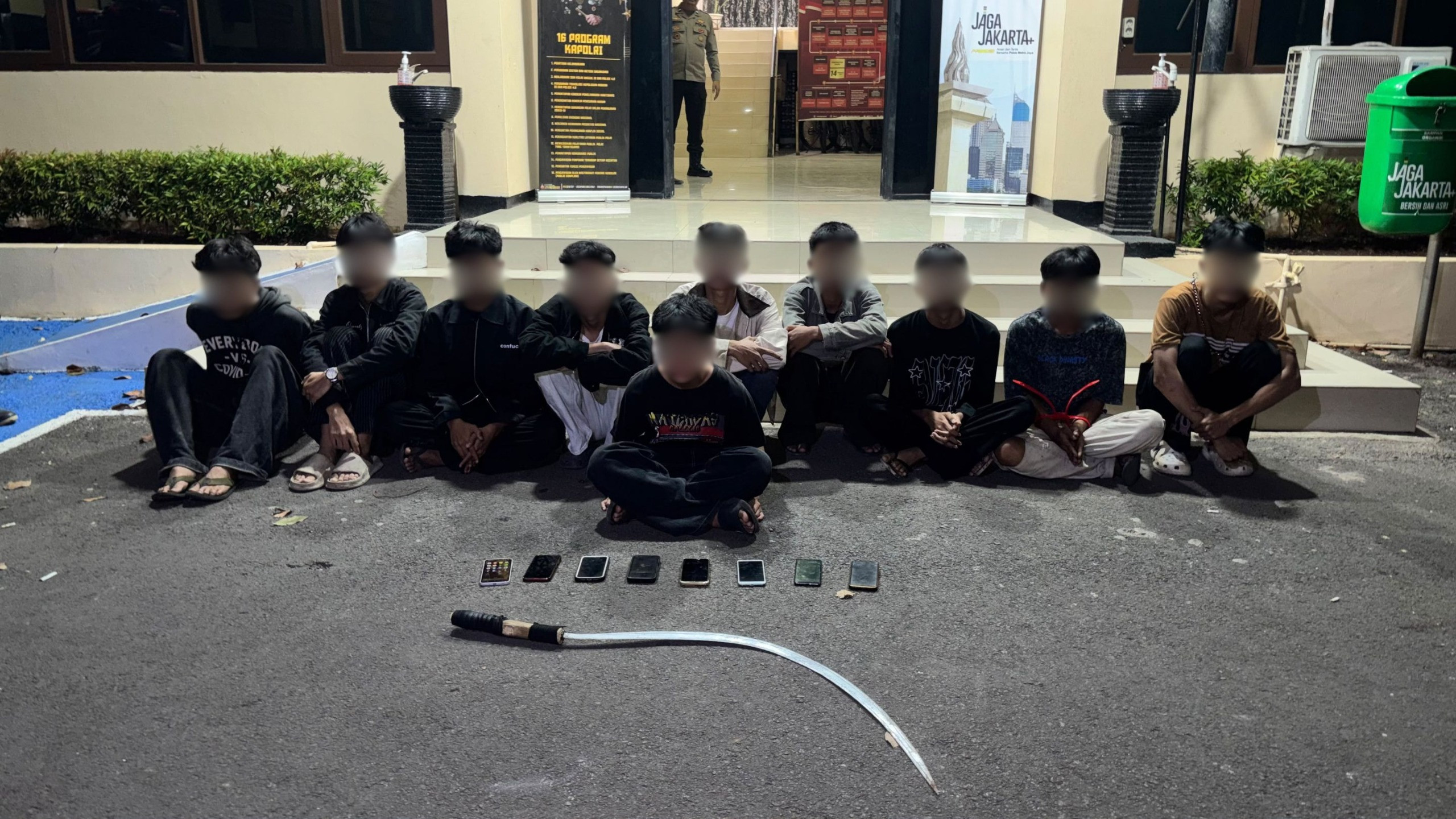 Patroli Gabungan Brimob Amankan 18 Pemuda Diduga Hendak Tawuran di Jakarta Timur