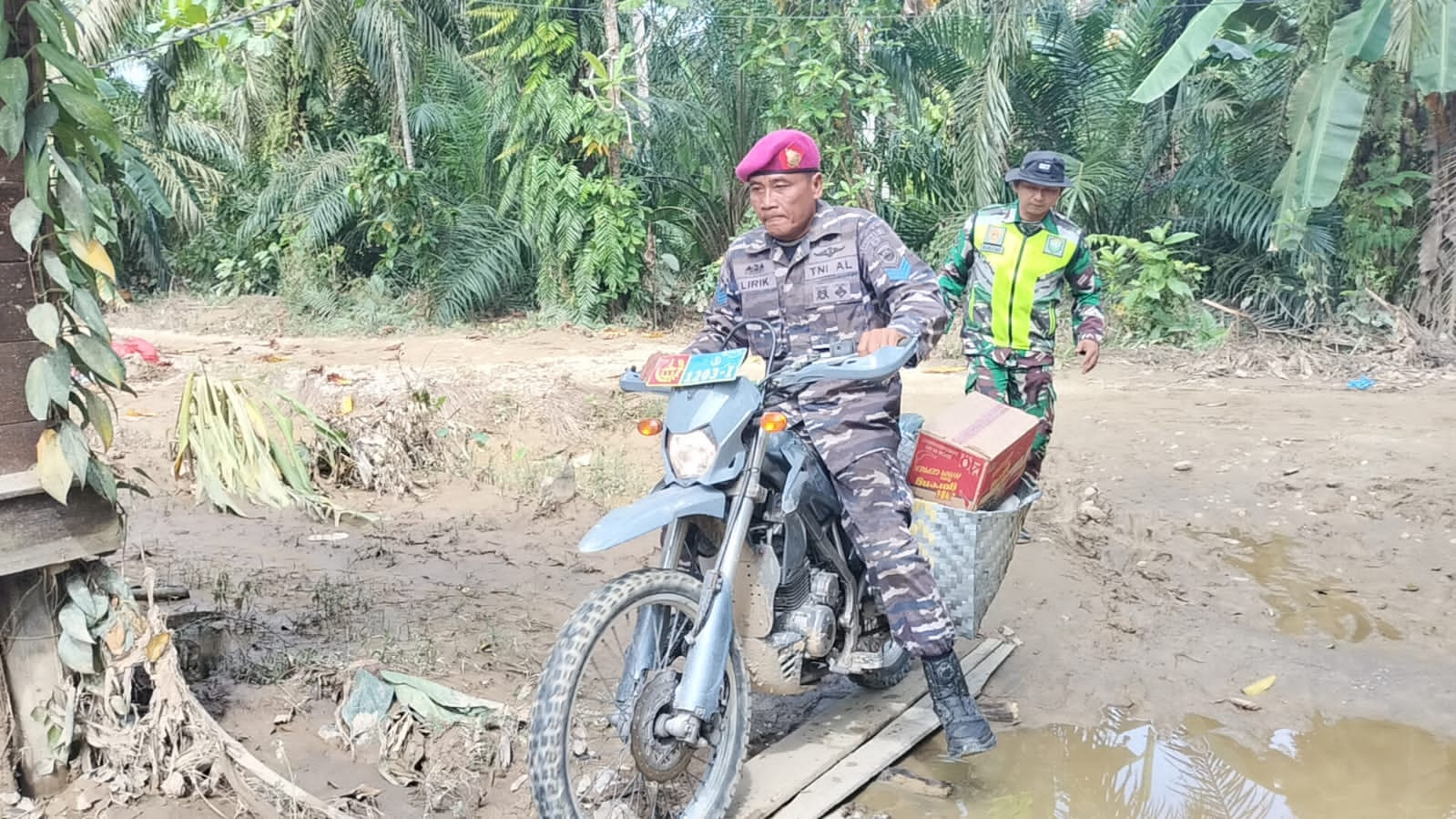 Kodaeral I Gunakan Along-Along Untuk Percepat Pendistribusian Bantuan Bencana Ke Daerah Terisolir