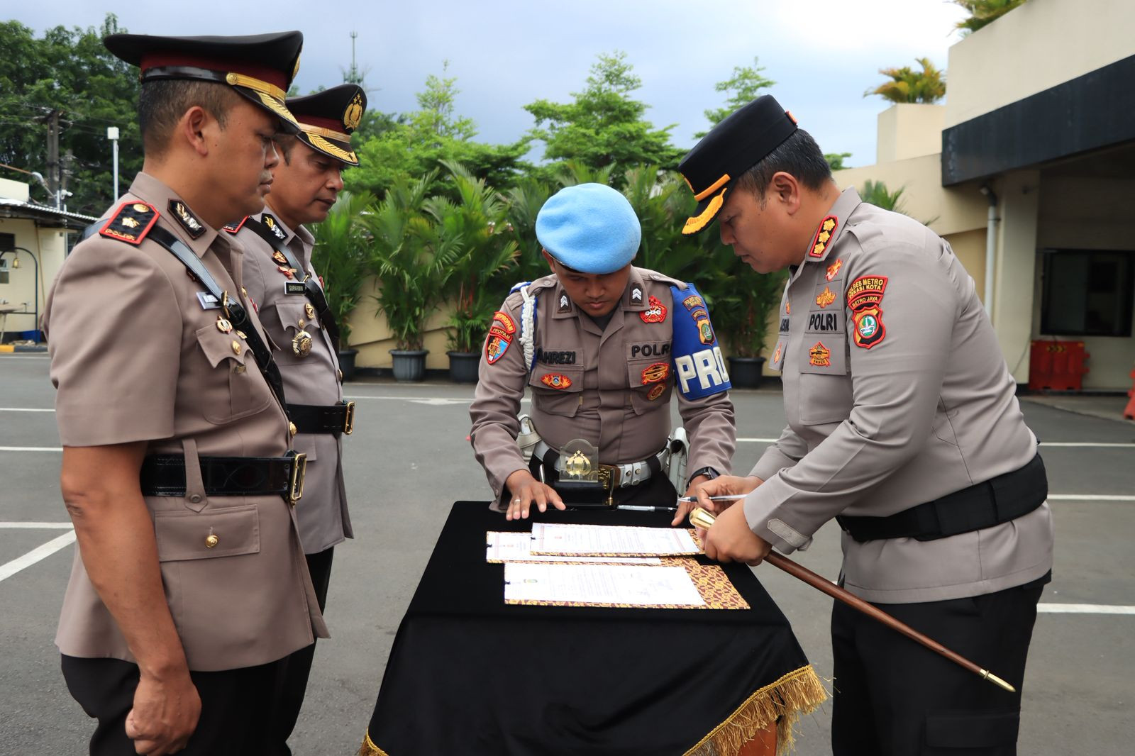 Kapolres Metro Bekasi Kota Pimpin Sertijab Kasat Intelkam, Kasat Binmas, dan Kapolsek Bekasi Selatan