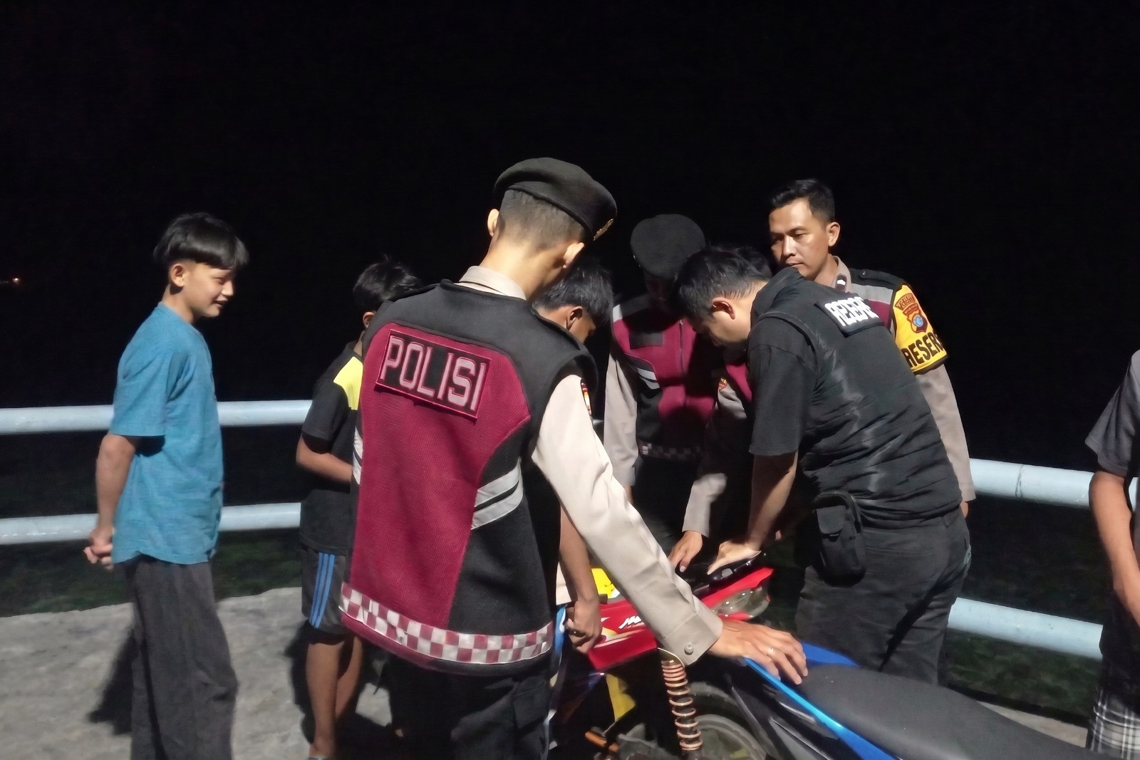 Patroli Malam Jakarta On The Spot, Polsek Kepulauan Seribu Selatan Dekatkan Layanan Polisi 110 dengan Warga