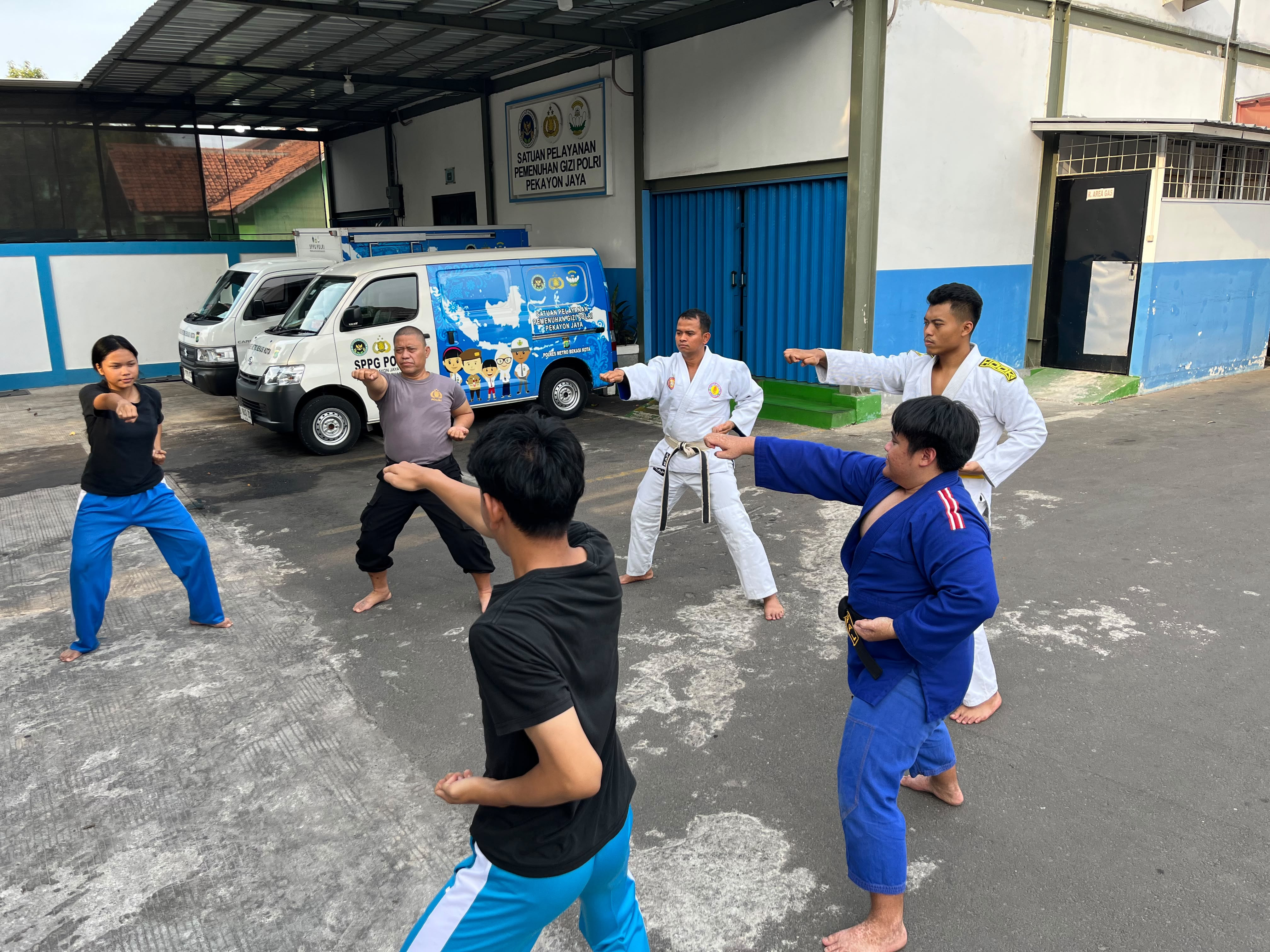 Kapolsek Bekasi Selatan Gelar Latihan Perdana Ju Jitsu Untuk Siswa SMAN 3 Kota Bekasi, Dorong Lahirnya Atlet Berprestasi