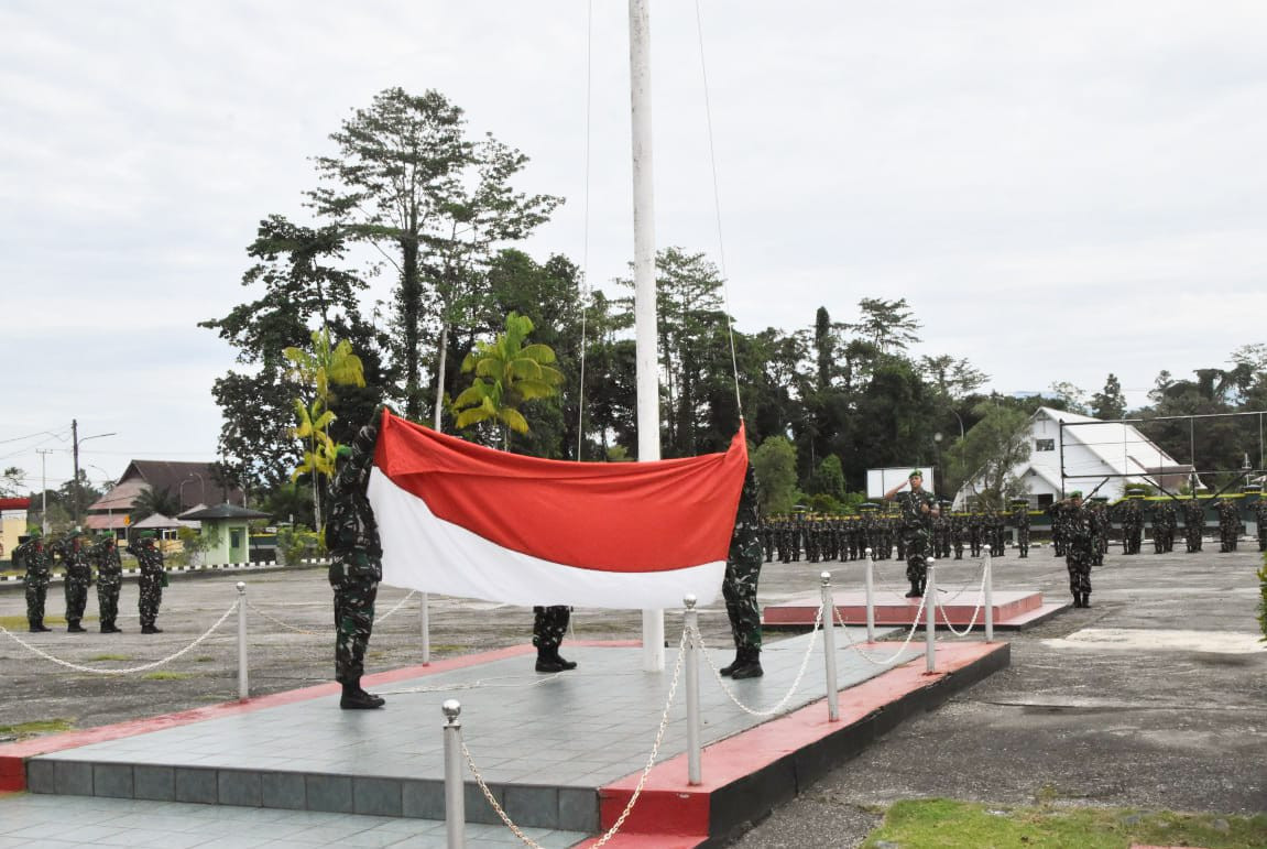 Dandim 1710/Mimika Pimpin Upacara 17-an, Bacakan Amanat Pangdam XVII/Cenderawasih