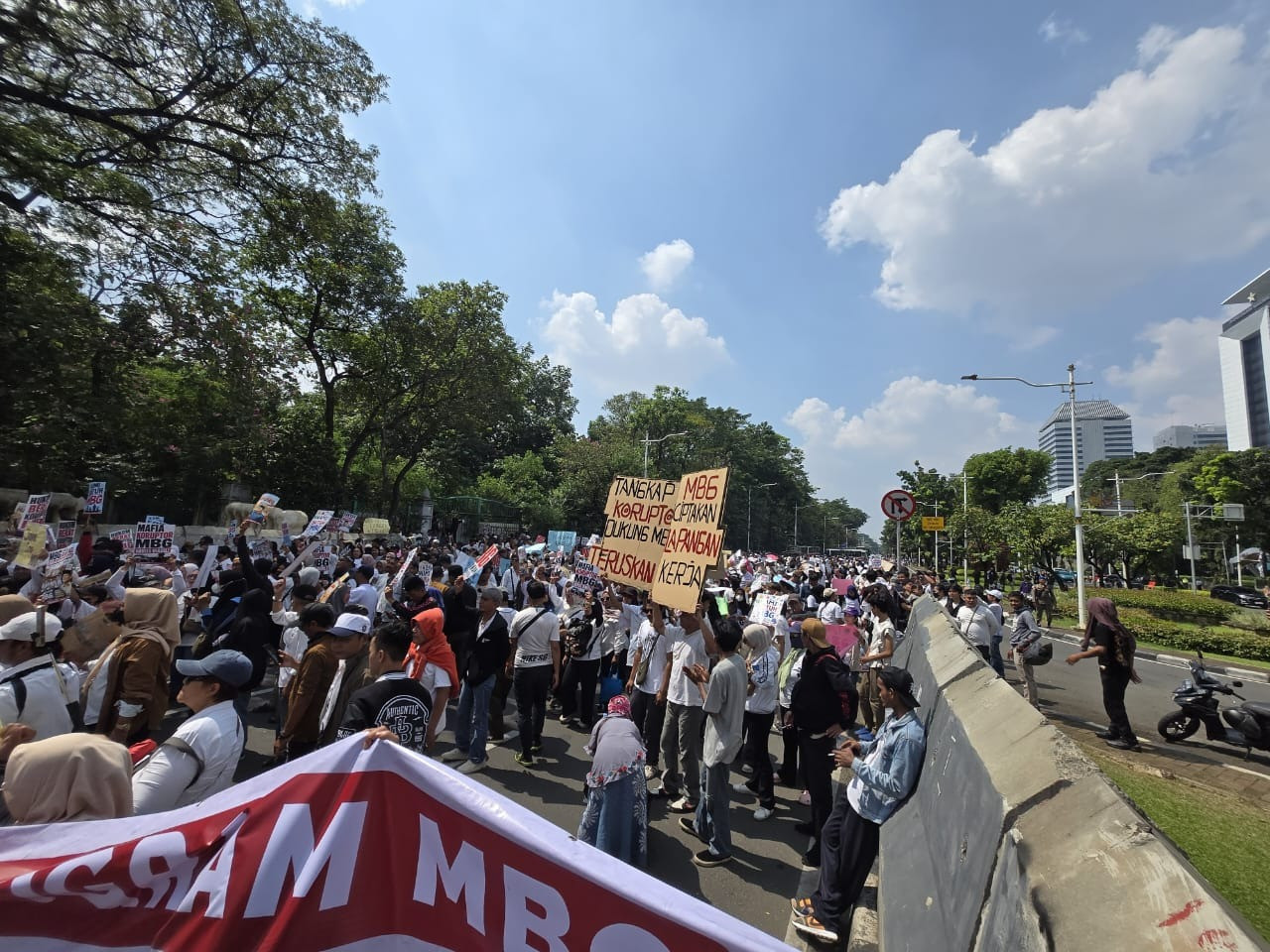 Polda Metro Jaya Pastikan Aksi Unjuk Rasa di Silang Selatan Monas Berjalan Terkendali