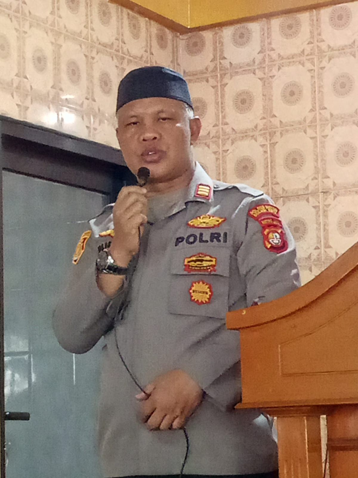 Kapolsek Bekasi Barat Sholat Jumat Keliling Ajak Warga Cegah Tawuran
