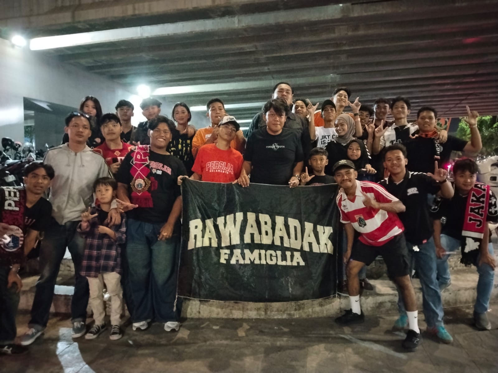 Polres Metro Jakarta Utara Jaga Pengamanan The Jakmania Padati Stadion JIS, Persija Jakarta Taklukkan Persik Kediri 2 - 1