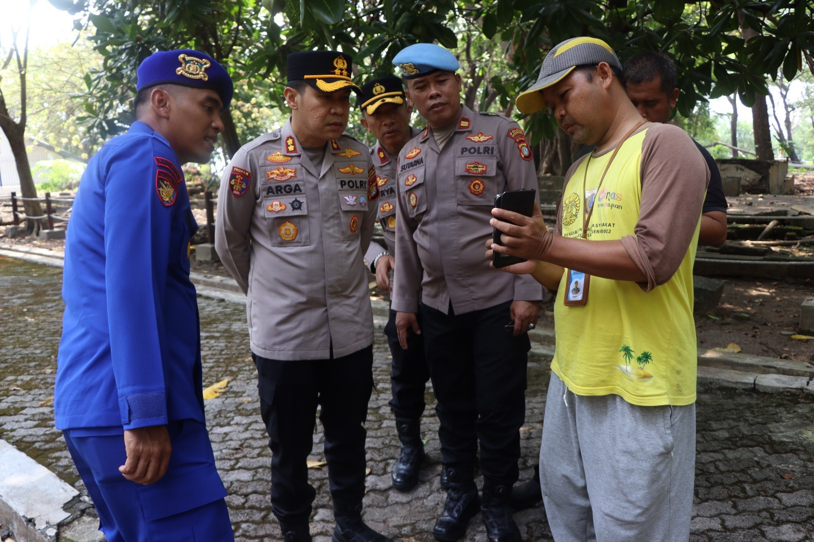 Kapolres Kepulauan Seribu Pimpin Langsung Jaga Jakarta On The Spot Kamtibmas di Pulau Untung Jawa, Sosialisasikan Layanan Polisi 110