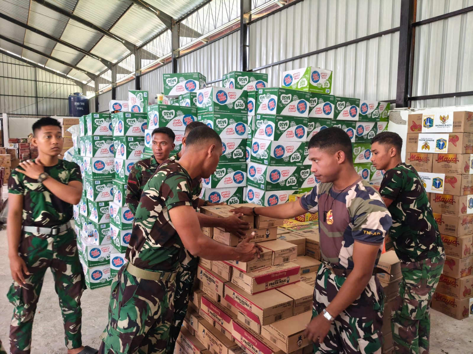 Hari Ketujuh Belas Penanganan Gempa NTT, TNI Salurkan 1.032,921 Ton Bantuan