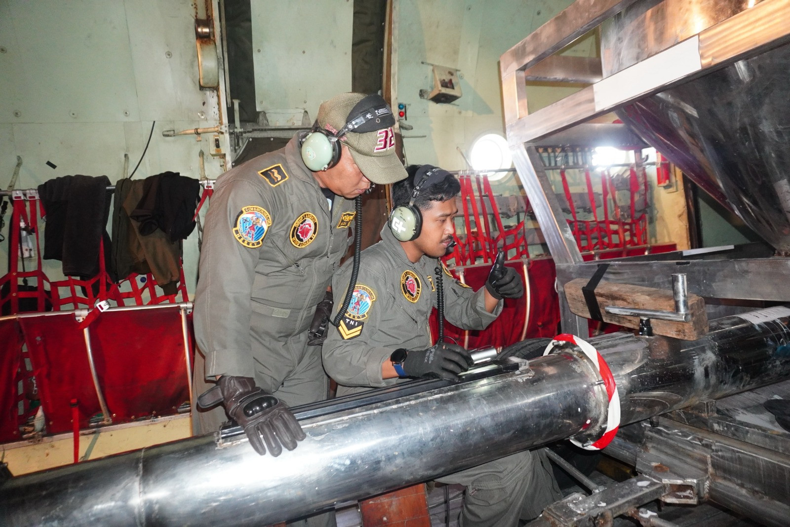 Satgas TNI Kembali Semai 10,8 Ton Bahan Modifikasi Cuaca di Kalimantan