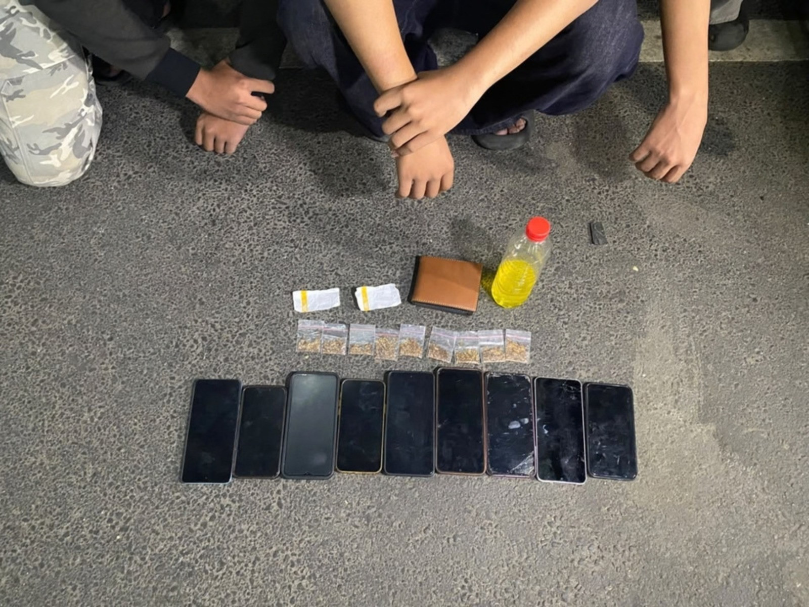 Patroli Brimob Metro Jaya Amankan 9 Orang dan 9 Klip Tembakau Sintetis di Cibubur