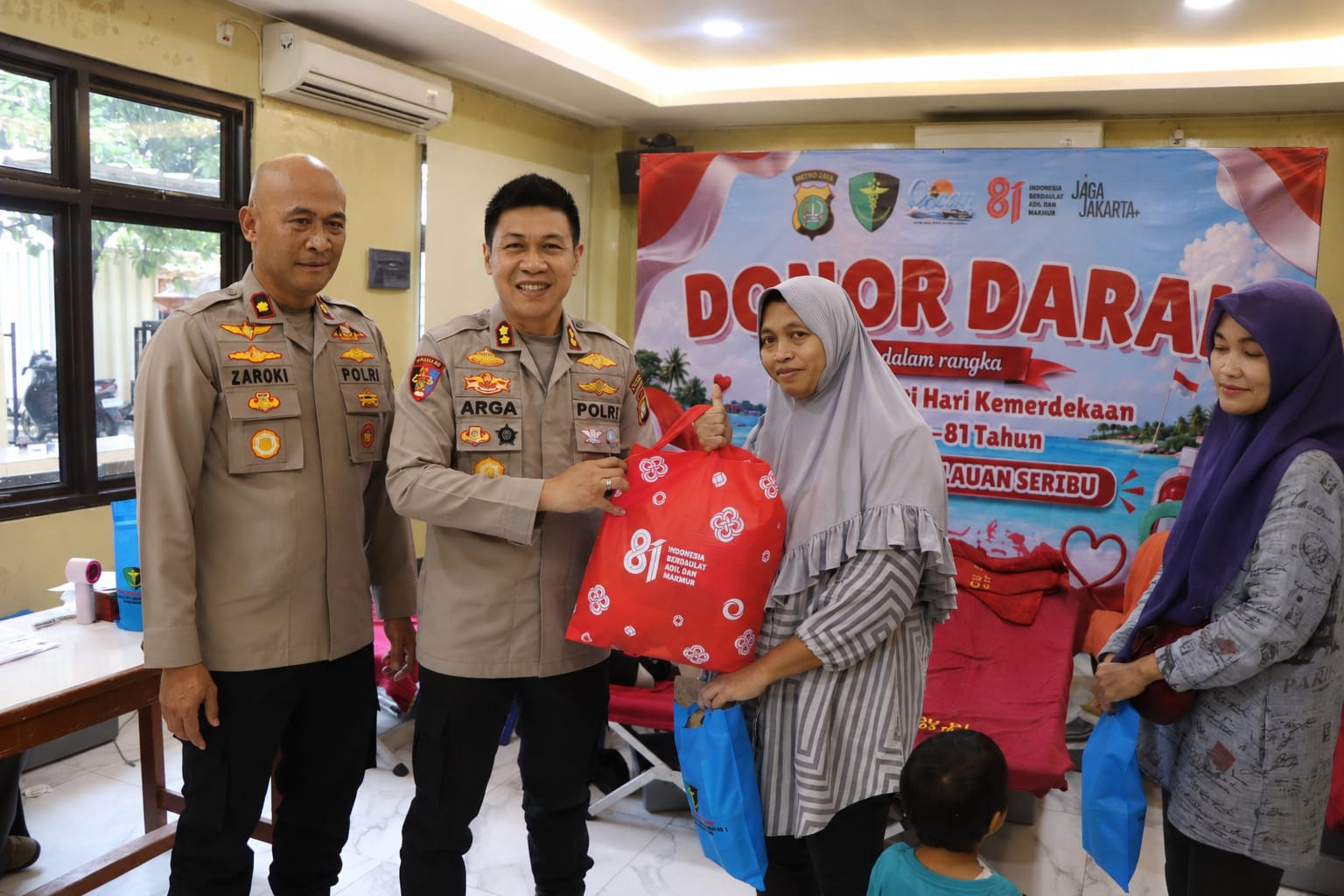 Sidokkes Polres Kepulauan Seribu Gelar Bakti Kesehatan Donor Darah dan Cek Kesehatan Gratis Sambut HUT RI ke-81
