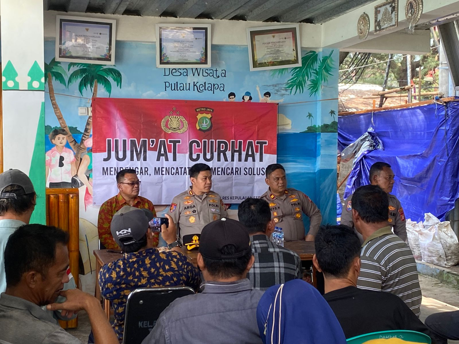 Jumat Curhat di Pulau Pramuka, Kapolres Kepulauan Seribu Ajak Warga Aktif Jaga Keamanan Lingkungan