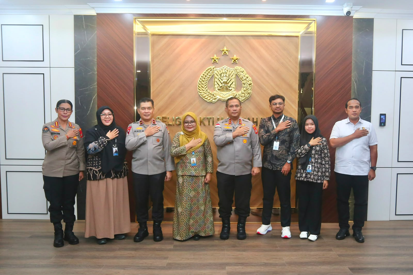 AUDIENSI DENGAN KEPALA KANTOR BAHASA PROVINSI KEPRI, KAPOLDA KEPRI PERKUAT SINERGI DALAM PENINGKATAN LITERASI BAHASA