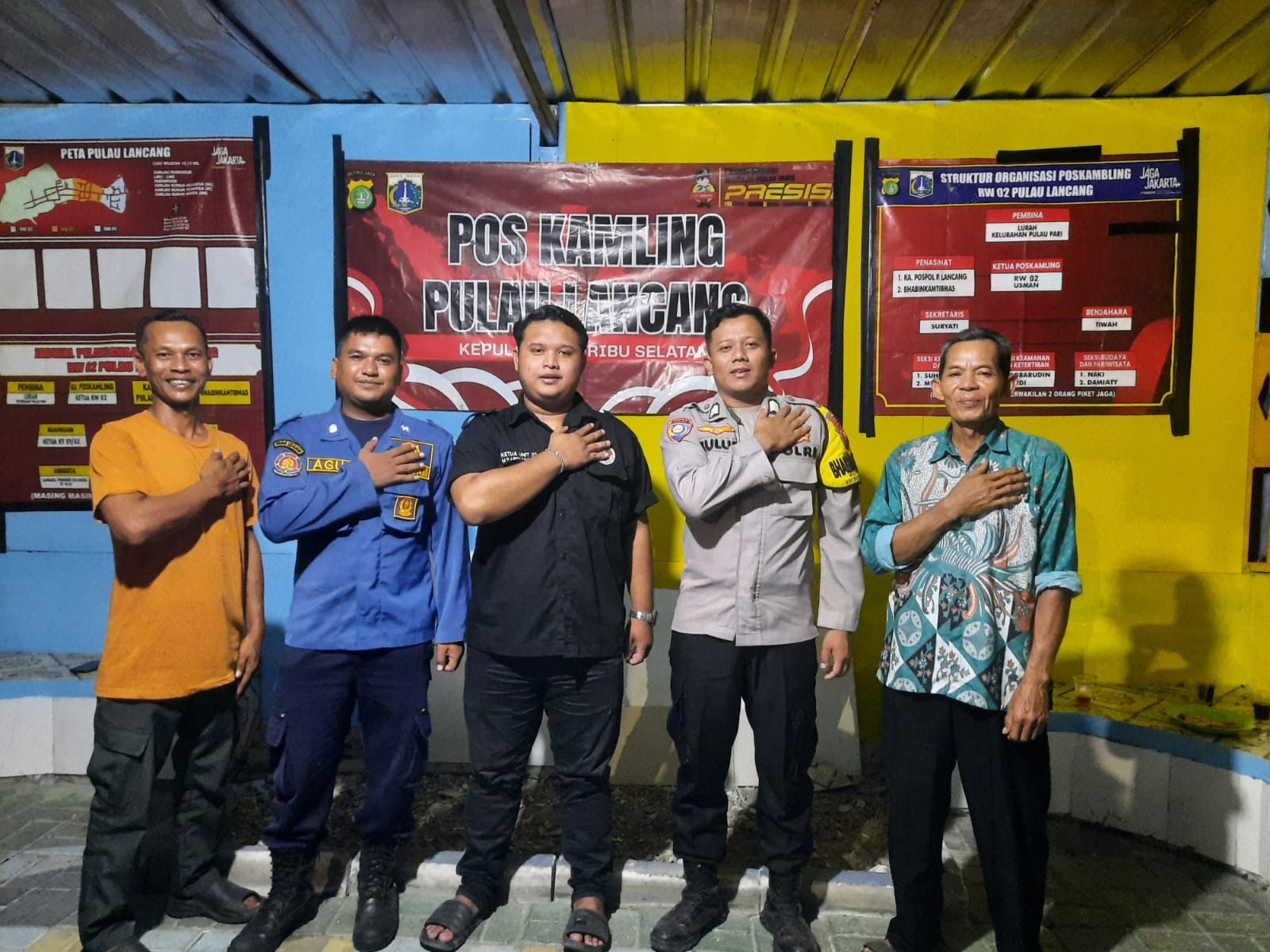 Patroli Malam Jakarta On The Spot, Polsek Kepulauan Seribu Selatan Maksimalkan Sosialisasi Layanan Polisi 110 di Kawasan Dermaga