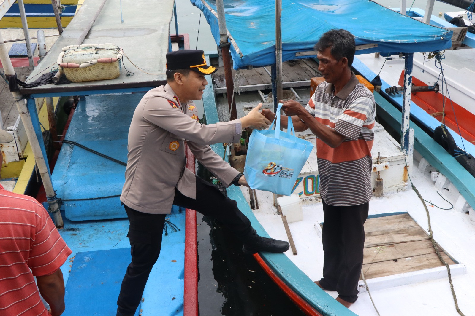Kapolres Kepulauan Seribu Pimpin Bakti Sosial, Kesehatan dan Religi di Pulau Untung Jawa Sambut Hari Bhayangkara ke-80