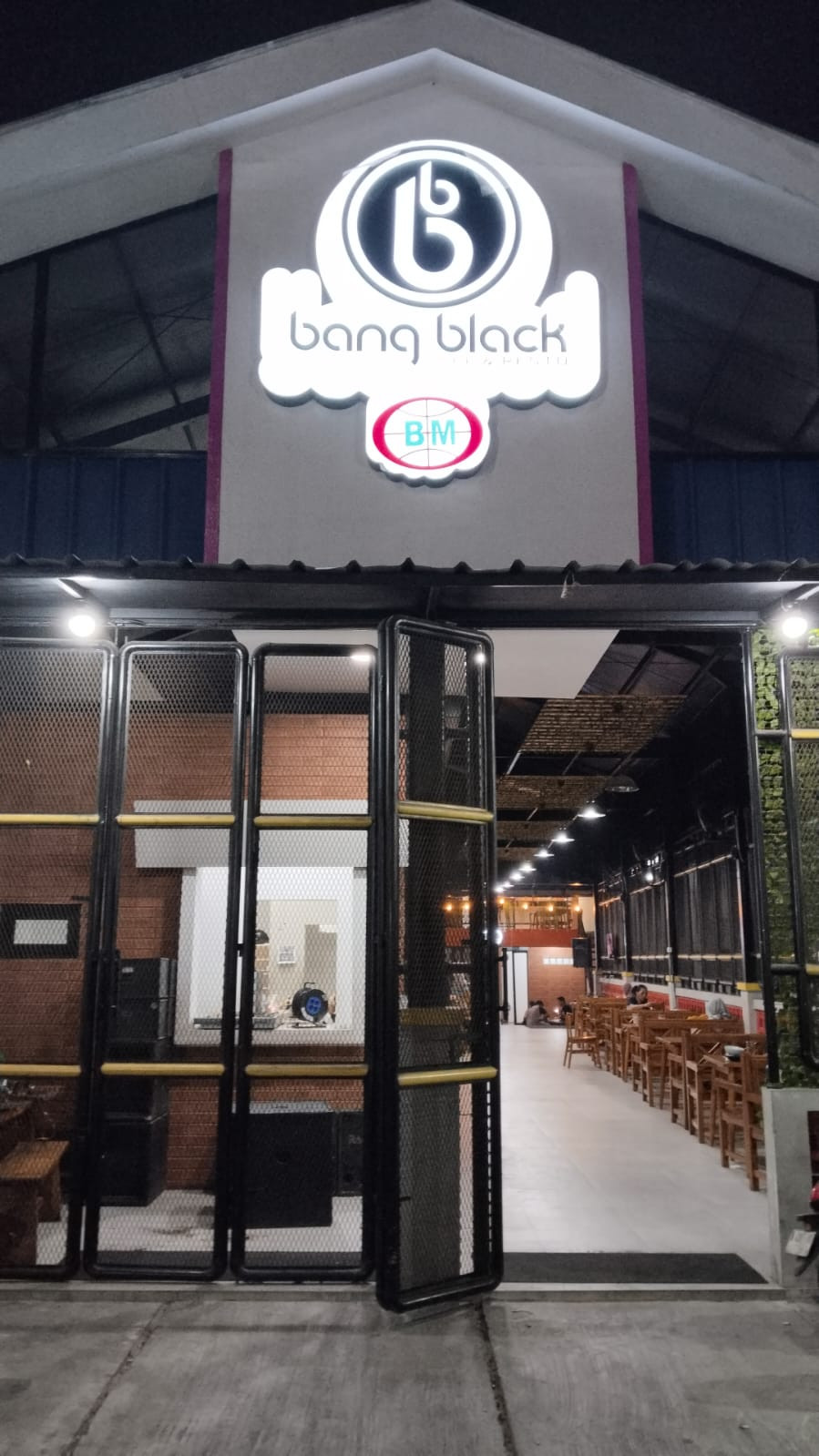 Resto Bang Black di Koja Tawarkan Kuliner Terjangkau hingga Paket Resepsi Pernikahan