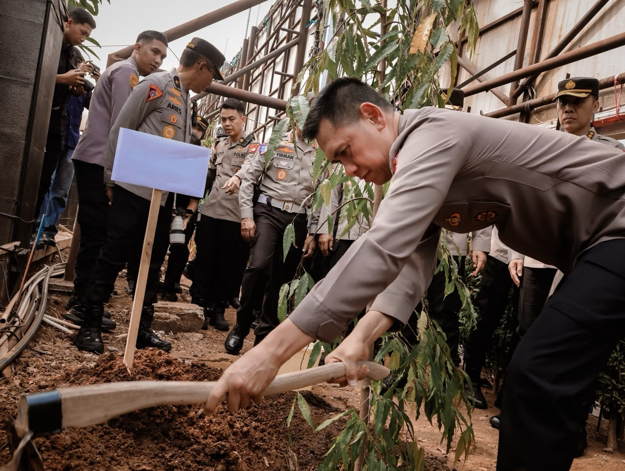 Gaungkan Green Policing, Kapolda Metro Jaya Ajak Personel Peduli Lingkungan