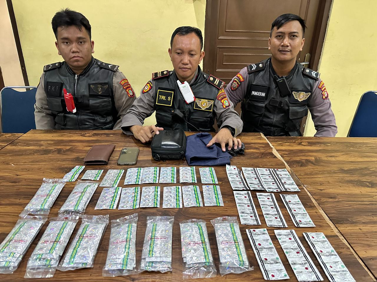 Patroli Dini Hari Berbuah Hasil, Polisi Amankan Ribuan Tramadol di Jalan Windu Karya