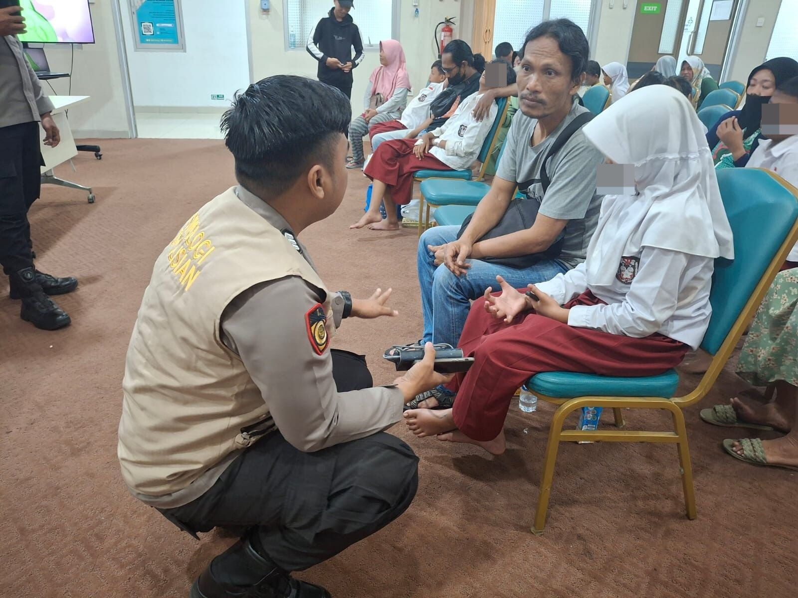 Polda Metro Jaya Dampingi Siswa SDN 01 Kalibaru Pulih dari Trauma Usai Insiden Kecelakaan