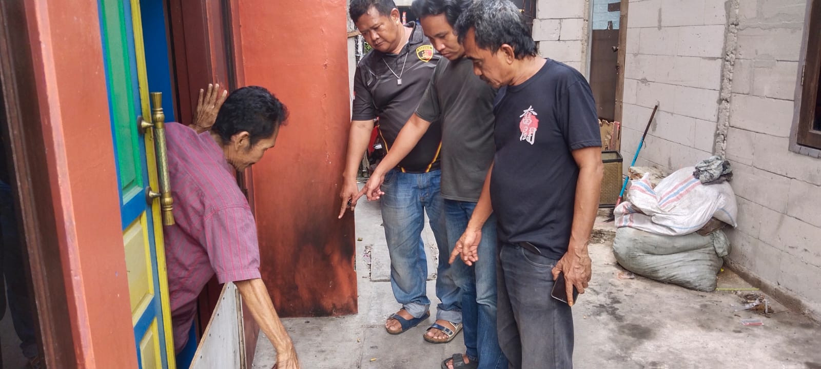 Polisi Selidiki Aksi Pelemparan Bom Molotov di Rawa Badak Selatan
