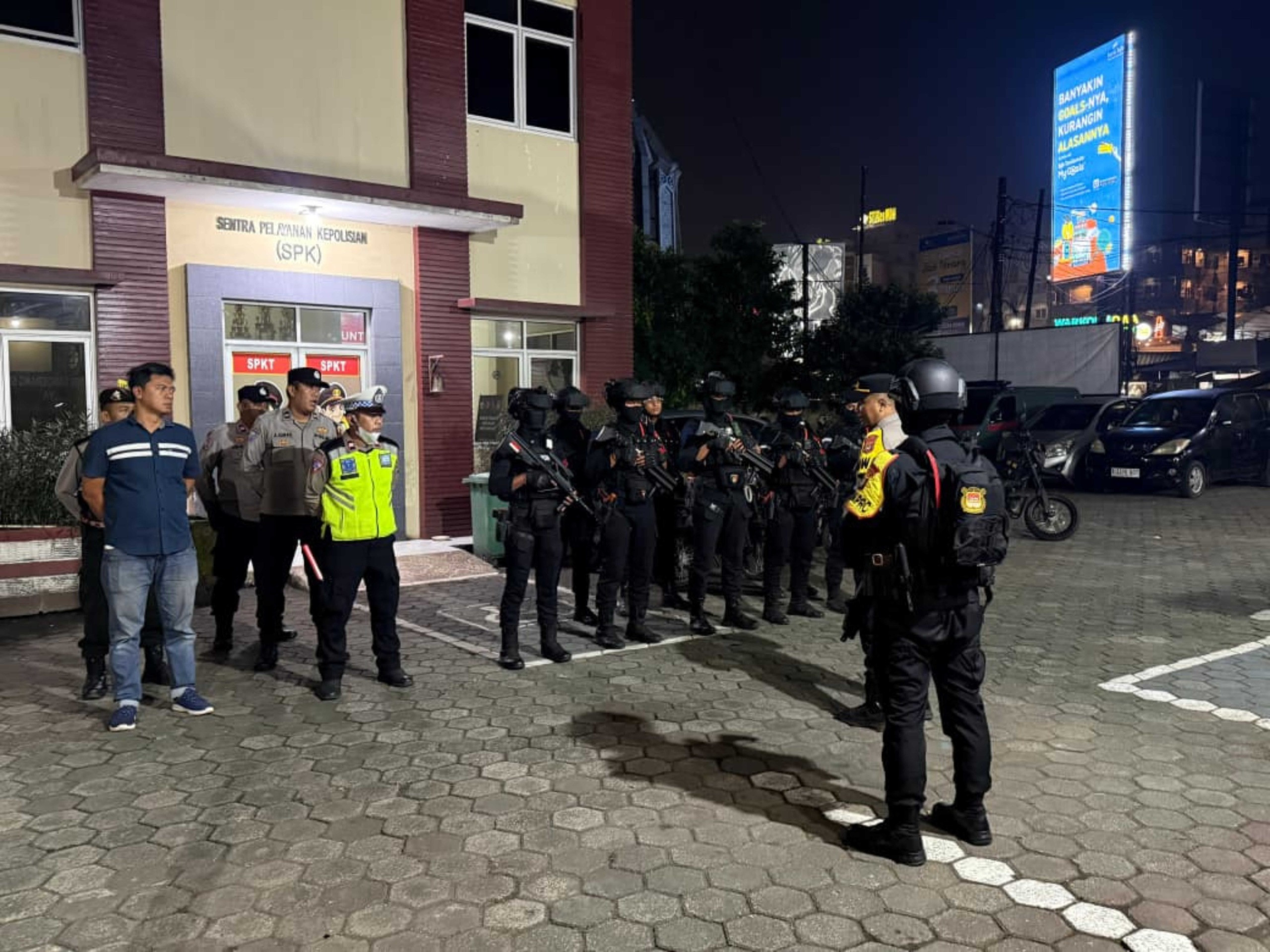 Brimob Metro Jaya Amankan 4 Remaja dan Miras Saat Patroli Malam di Pamulang