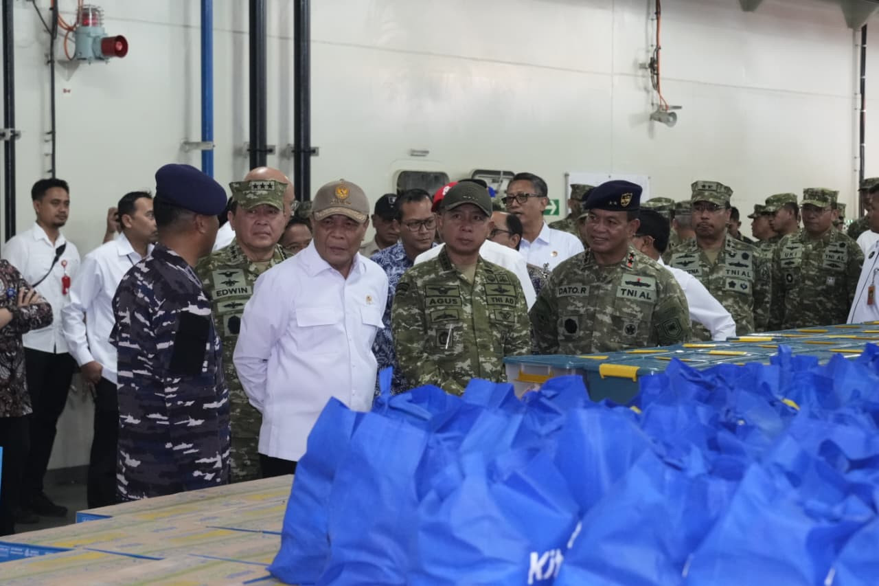 Panglima TNI Bersama Menko Polkam Lepas Satgas Terpadu Port Visit 2026