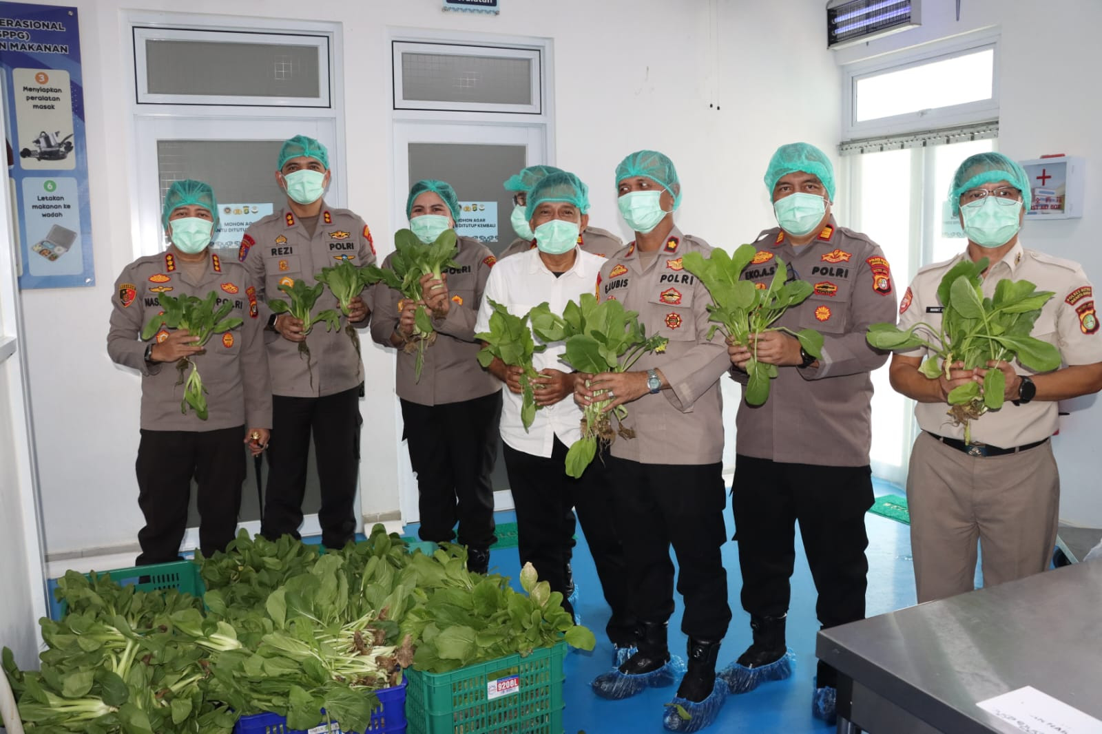 Polda Metro Jaya Panen 82 Kilogram Pakcoy untuk Dukung Program Makan Bergizi Gratis