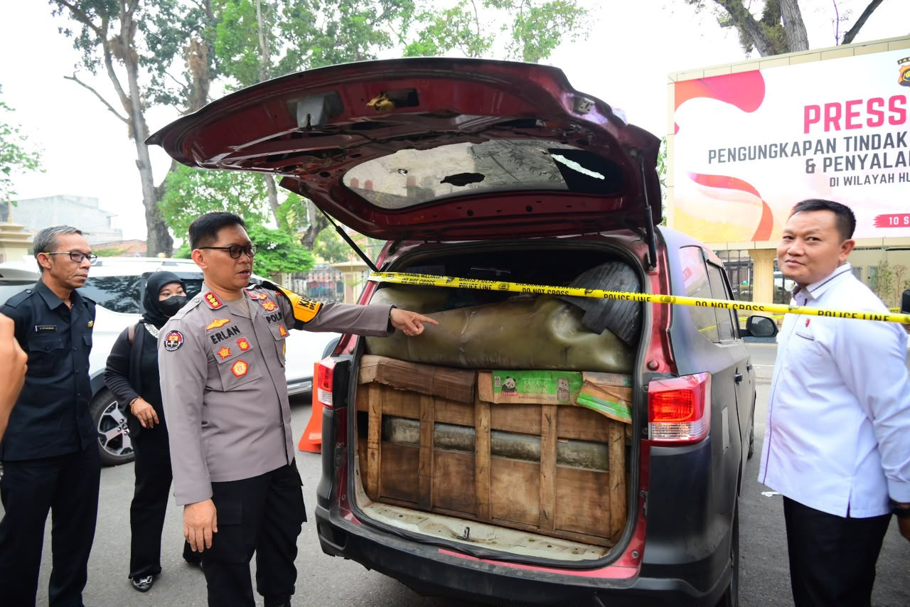 Polda Jambi Gelar Konferensi Pers, Ungkap Penertiban 22.800 Liter Minyak dan BBM