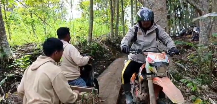Polres Bener Meriah dan Brimob Pasang Tali Sling, Akses Warga Tiga Desa Kembali Terhubung