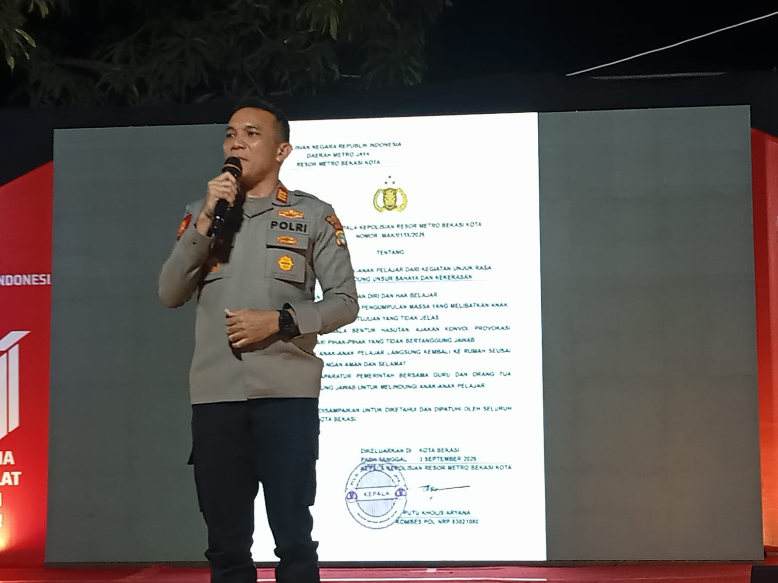 Kapolsek Bekasi Barat Sosialisasikan Maklumat Kapolres kepada Warga Jakasampurna