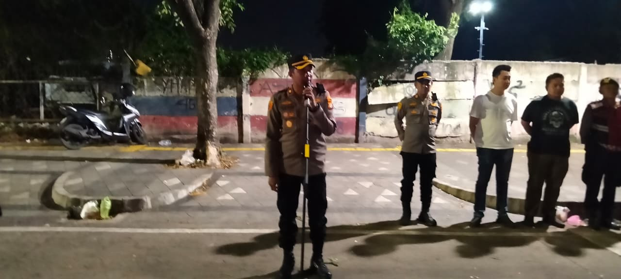 Antisipasi Gangguan Kamtibmas Malam Minggu, Polsek Kelapa Gading Gelar Apel KRYD di Arteri Gading Pelangi