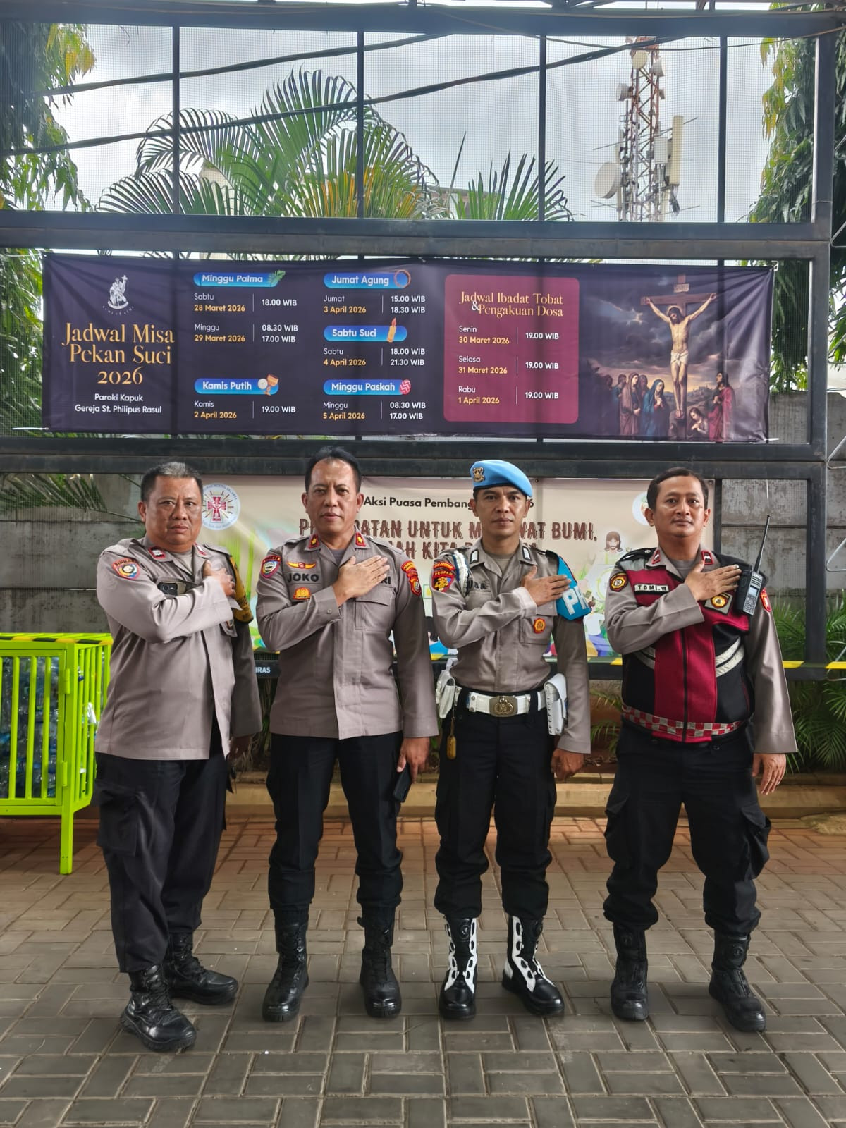 Polisi Kawal Ibadah Sabtu Suci di Gereja Santo Philipus Rasul, Berjalan Lancar dan Khusyuk