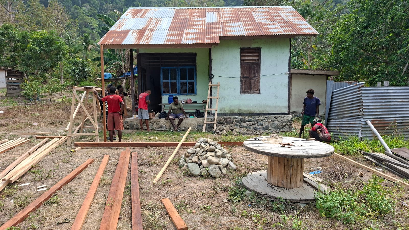 Satgas TMMD Kodim 1808/Mansel Bergerak, Rehab Rumah Tidak Layak Huni