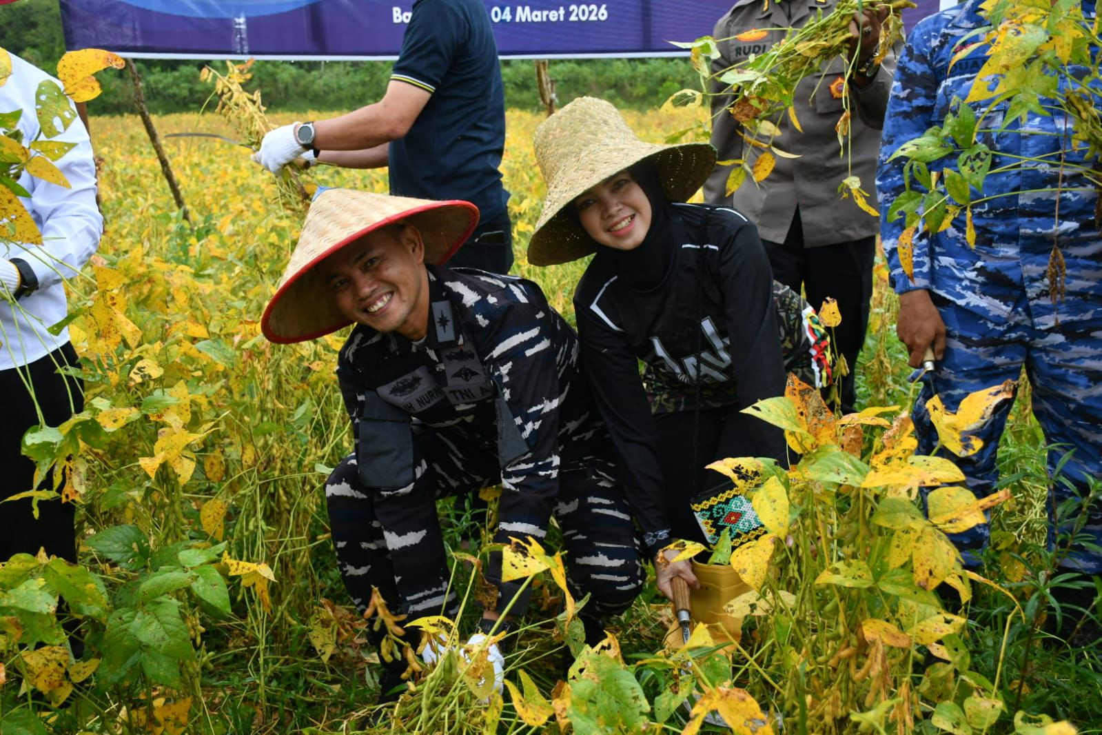 Pemprov Kalimantan Selatan Apresiasi Panen Kedelai Lanal Banjarmasin