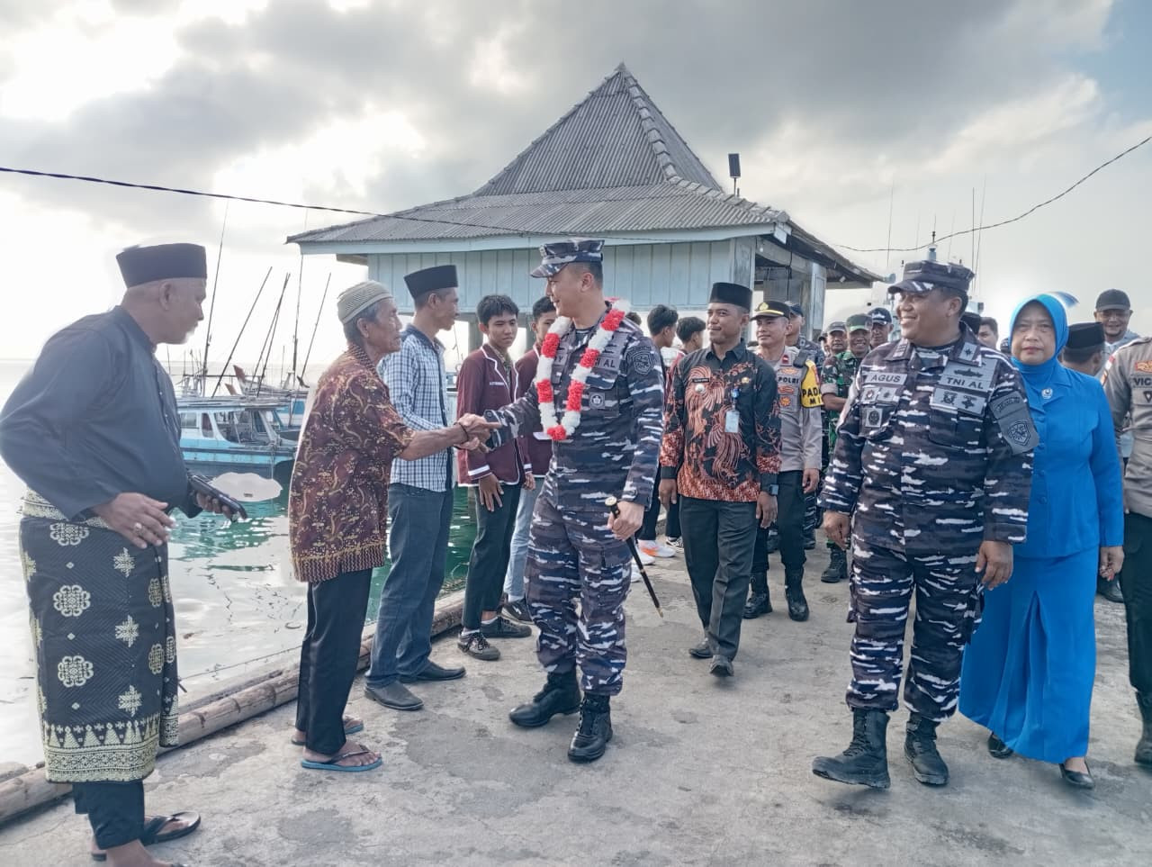 Danlanal Ranai Cek Kesiapan Prajurit Pos TNI AL Midai dan Tinjau Aset Pertahanan Srategis di Pulau Midai