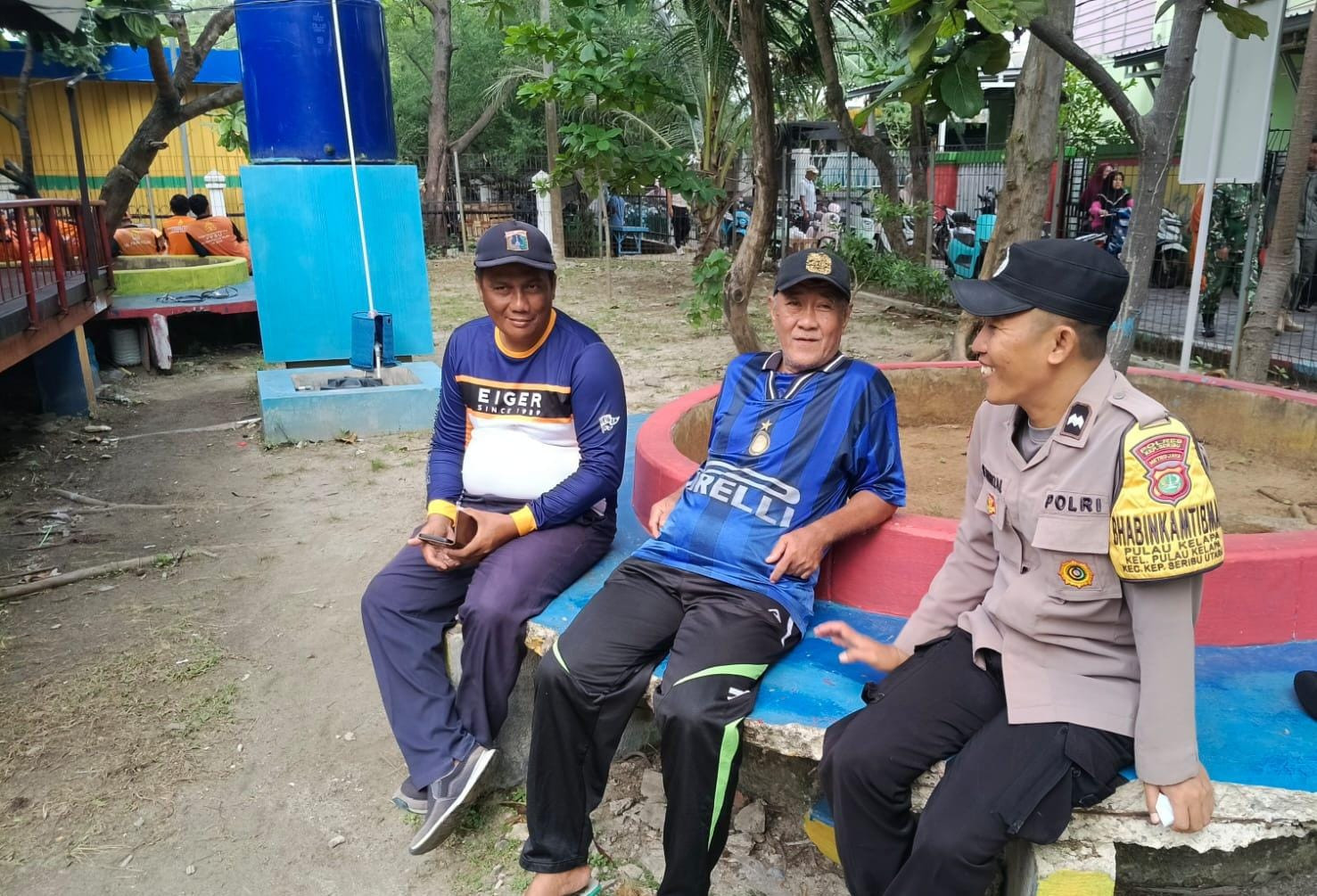 Bhabinkamtibmas Pulau Kelapa Sambangi Toga, Tomas, dan Toda, Perkuat Sinergi Jaga Kamtibmas