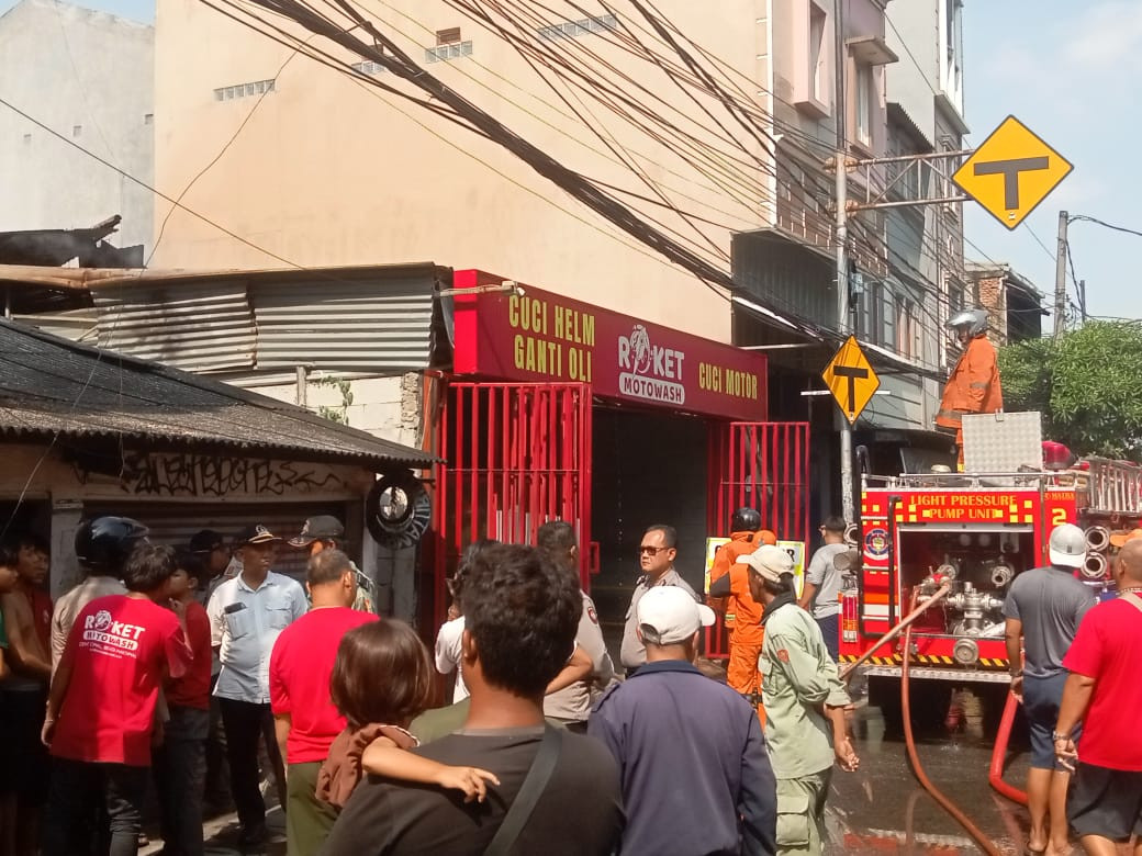 Diduga Mesin Steam Jadi Pemicu, Kebakaran Hanguskan Usaha Cuci Motor di Pademangan