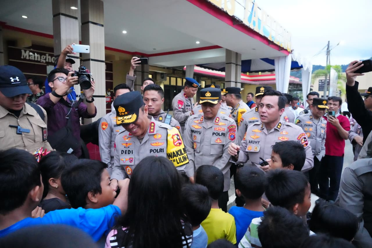 Wakapolri Tinjau Penanganan Pascabencana di Tapanuli Tengah, Fokus Pembukaan Akses dan Bantuan Dasar Warga
