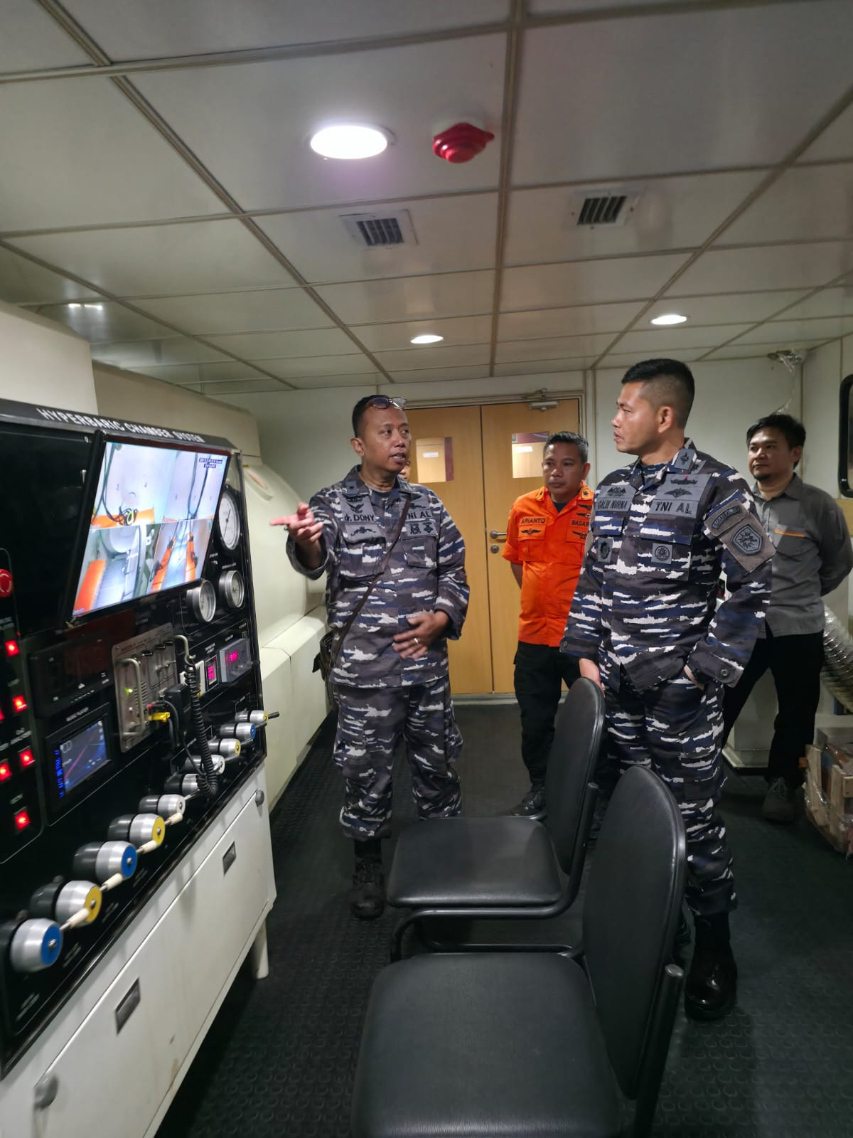 Dukung Keselamatan Operasi SAR, Tim Ahli TNI AL Sukses Uji Fungsi Chamber Hyperbarik KN SAR Purworejo